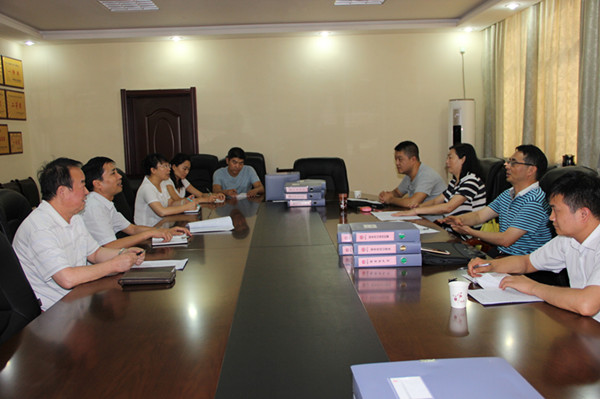 銅川礦業(yè)公司檢查組一行到銅富公司檢查指導(dǎo)安全基礎(chǔ)管理工作