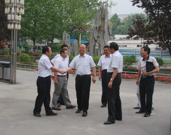 下石節(jié)礦黨政領(lǐng)導(dǎo)熱烈歡迎公司黨委書記黃河一行深入該礦檢查指導(dǎo)工作 下石節(jié)礦黨政領(lǐng)導(dǎo)熱烈歡迎公司黨委書記黃河一行深入該礦檢查指導(dǎo)工作