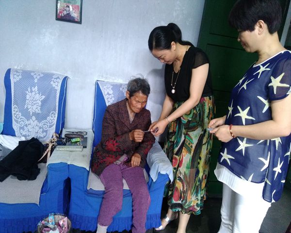 發(fā)放社?？?為民服務“零”距離