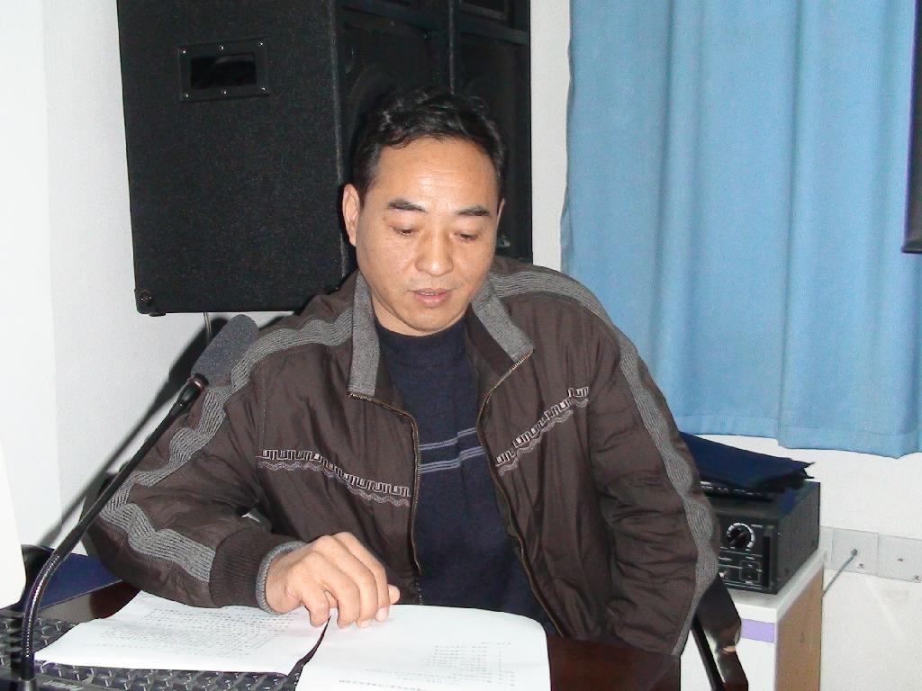 任雨生主持會(huì)議