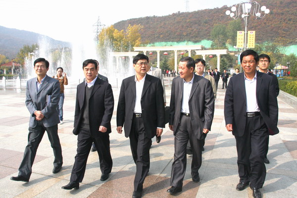 檢查組領導參觀下石節(jié)礦欣怡文化廣場