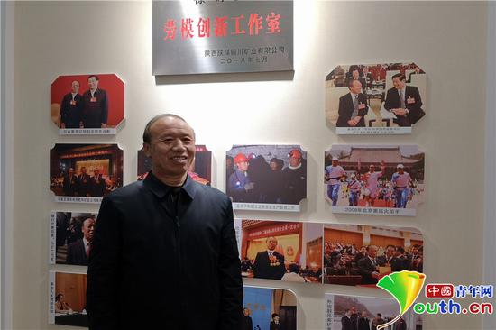 全國勞動模范、銅川礦業(yè)公司下石節(jié)煤礦綜掘二隊(duì)黨支部書記徐群賢。閻夢圓　攝
