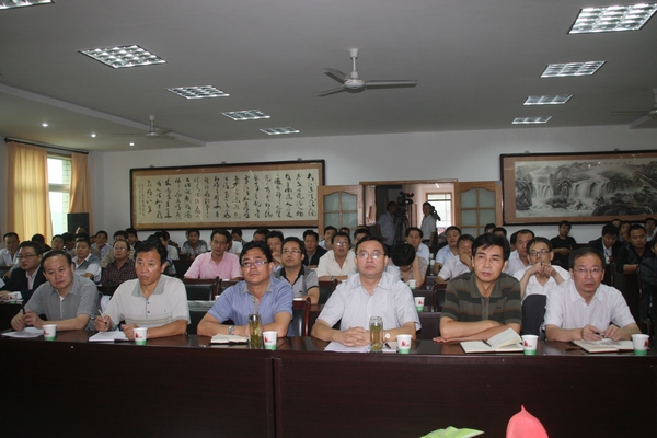 與會(huì)人員通過(guò)聽取經(jīng)驗(yàn)報(bào)告受益匪淺