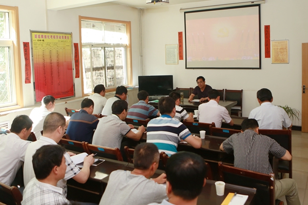 礦黨政領(lǐng)導(dǎo)深入包保聯(lián)系點講黨課