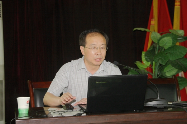 淮南國(guó)家瓦斯治理中心項(xiàng)目部經(jīng)理周其同為現(xiàn)場(chǎng)授課